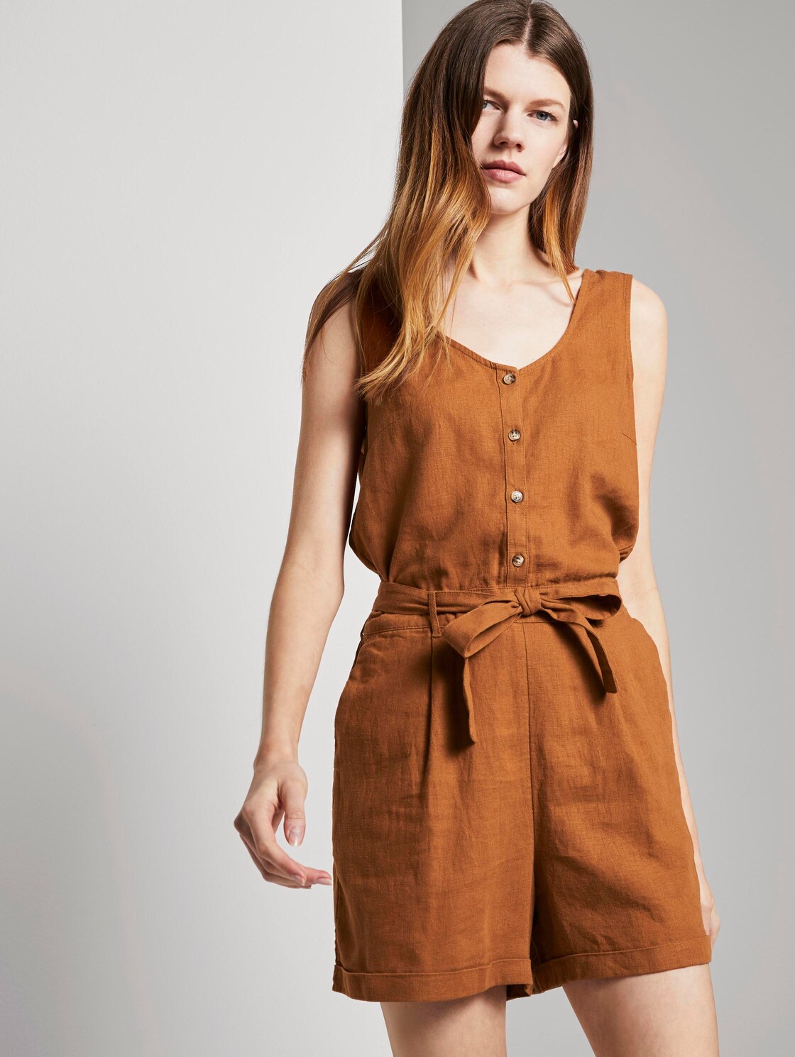 Ärmelloser Jumpsuit mit Gürtel (braun) von TOM TAILOR Denim