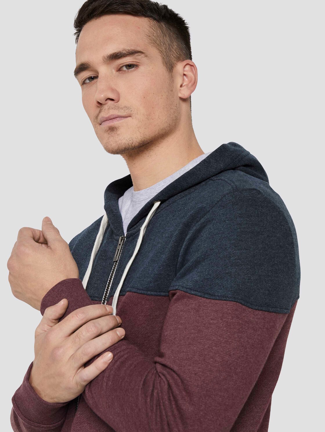 Sweatjacke mit Kapuze im Colorblocking (lila) - von TOM TAILOR