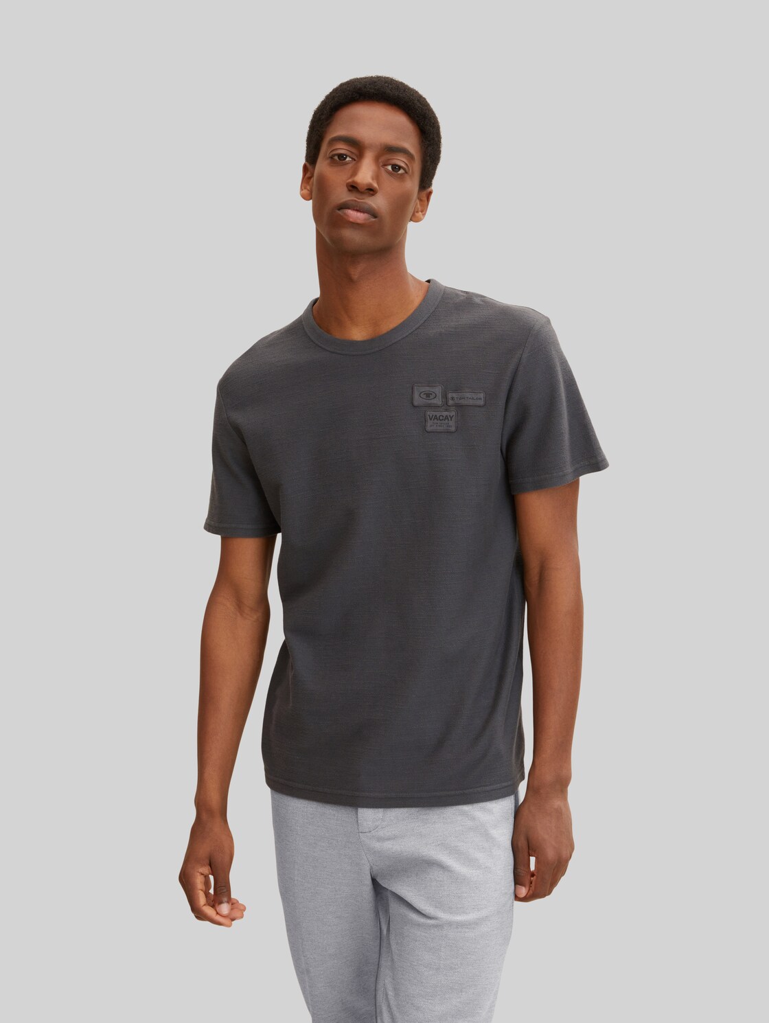 TOM TAILOR Herren T-Shirt mit Badge-Details , schwarz, Gr. XL,