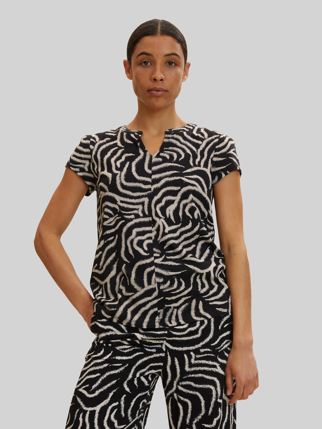 TOM TAILOR Damen T-Shirt-Bluse mit Allover-Print, schwarz, Gr. XS,