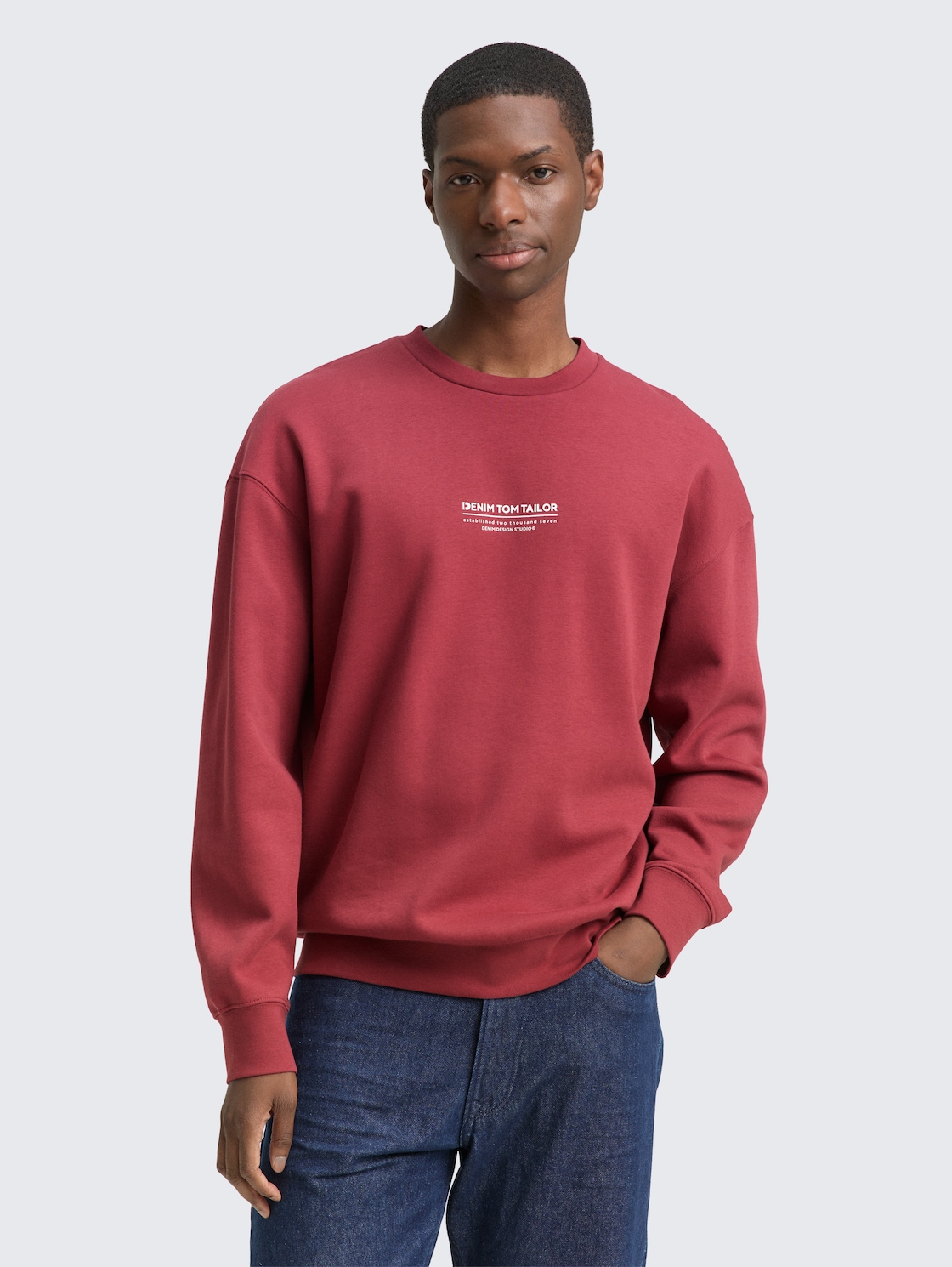 Thumbnail - TOM TAILOR DENIM Herren Relaxed Sweatshirt mit Logo-Print, rot, Uni, Gr. L