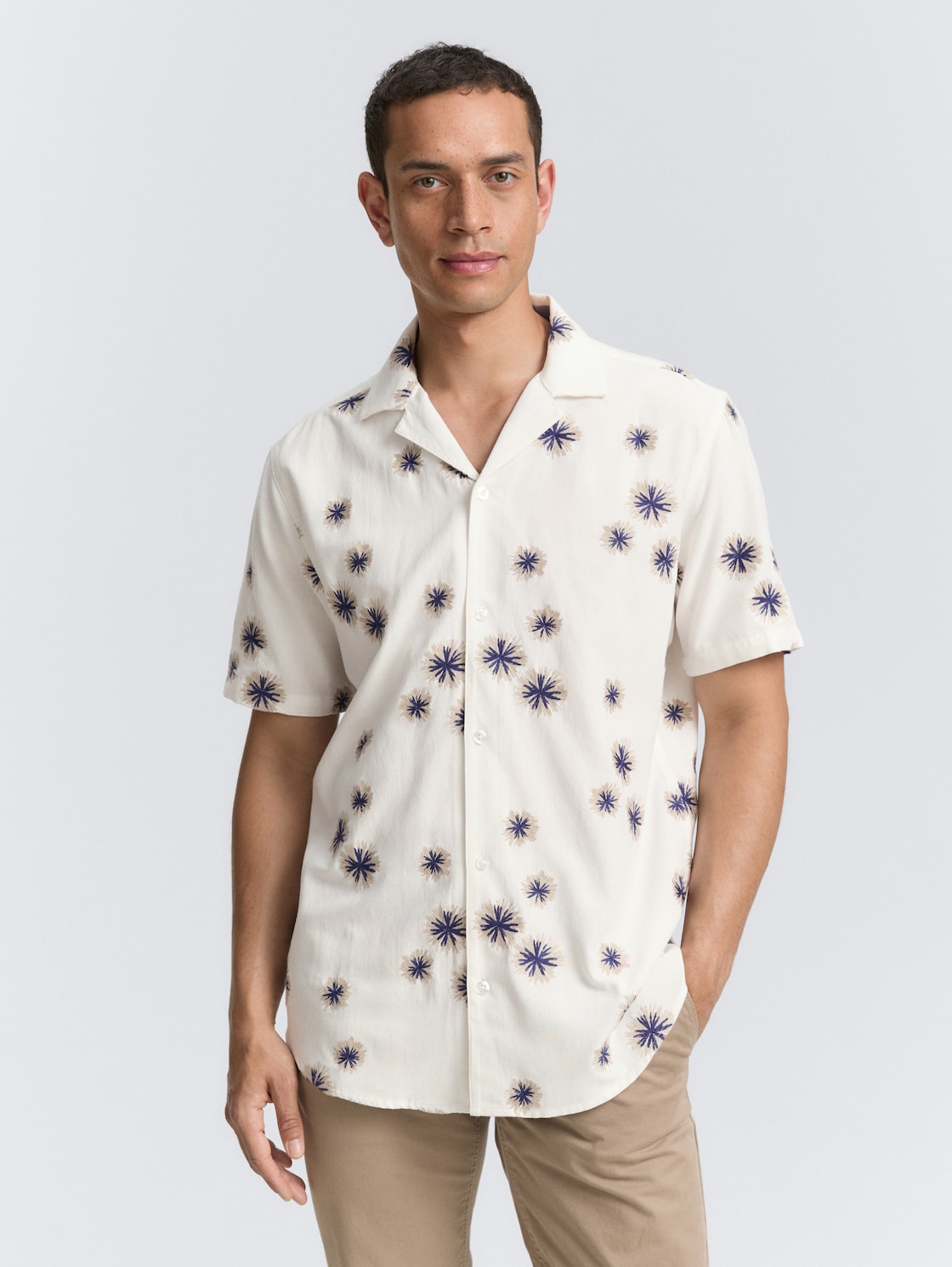 Thumbnail - TOM TAILOR Herren Regular Fit Kurzarmhemd im Hawaii-Look, weiß, Gemustert, Gr. M