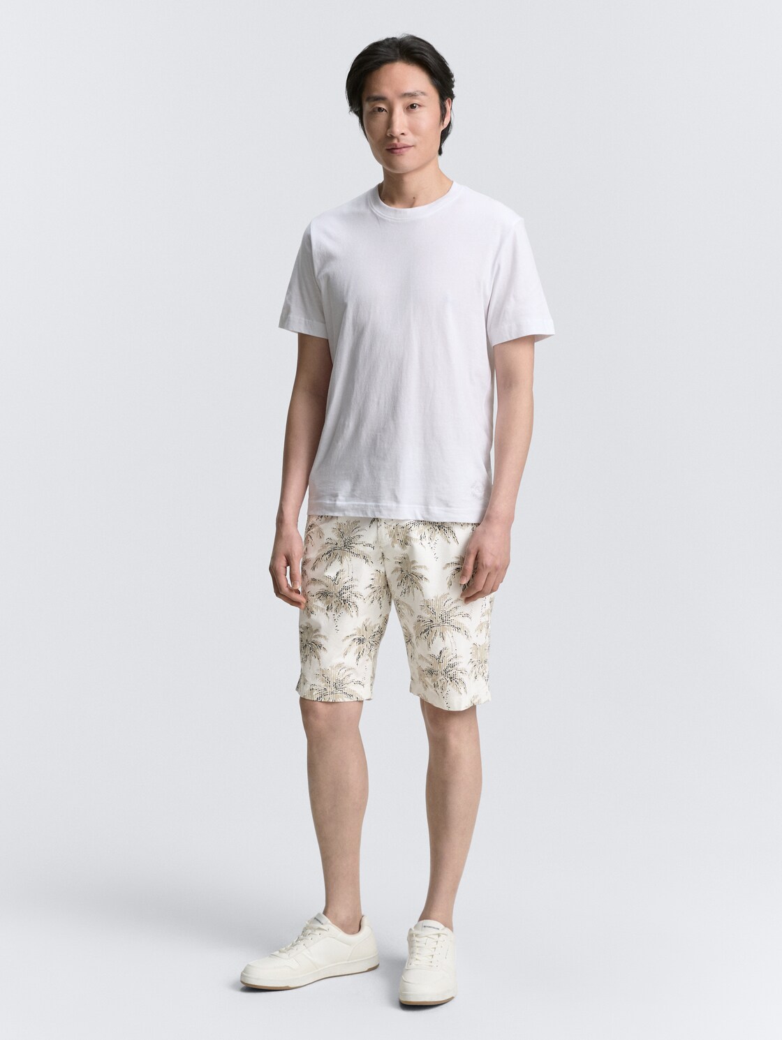 Thumbnail - TOM TAILOR Herren Regular Chino Shorts mit Palmen-Print, weiß, Palmenprint, Gr. 36