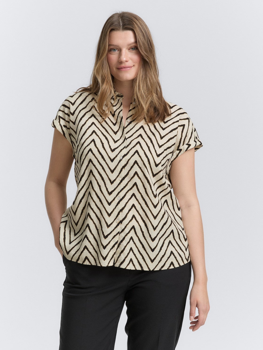 Thumbnail - TOM TAILOR Damen Plus Size - Loose Fit Bluse mit Leinenanteil, beige, Gemustert, Gr. 46