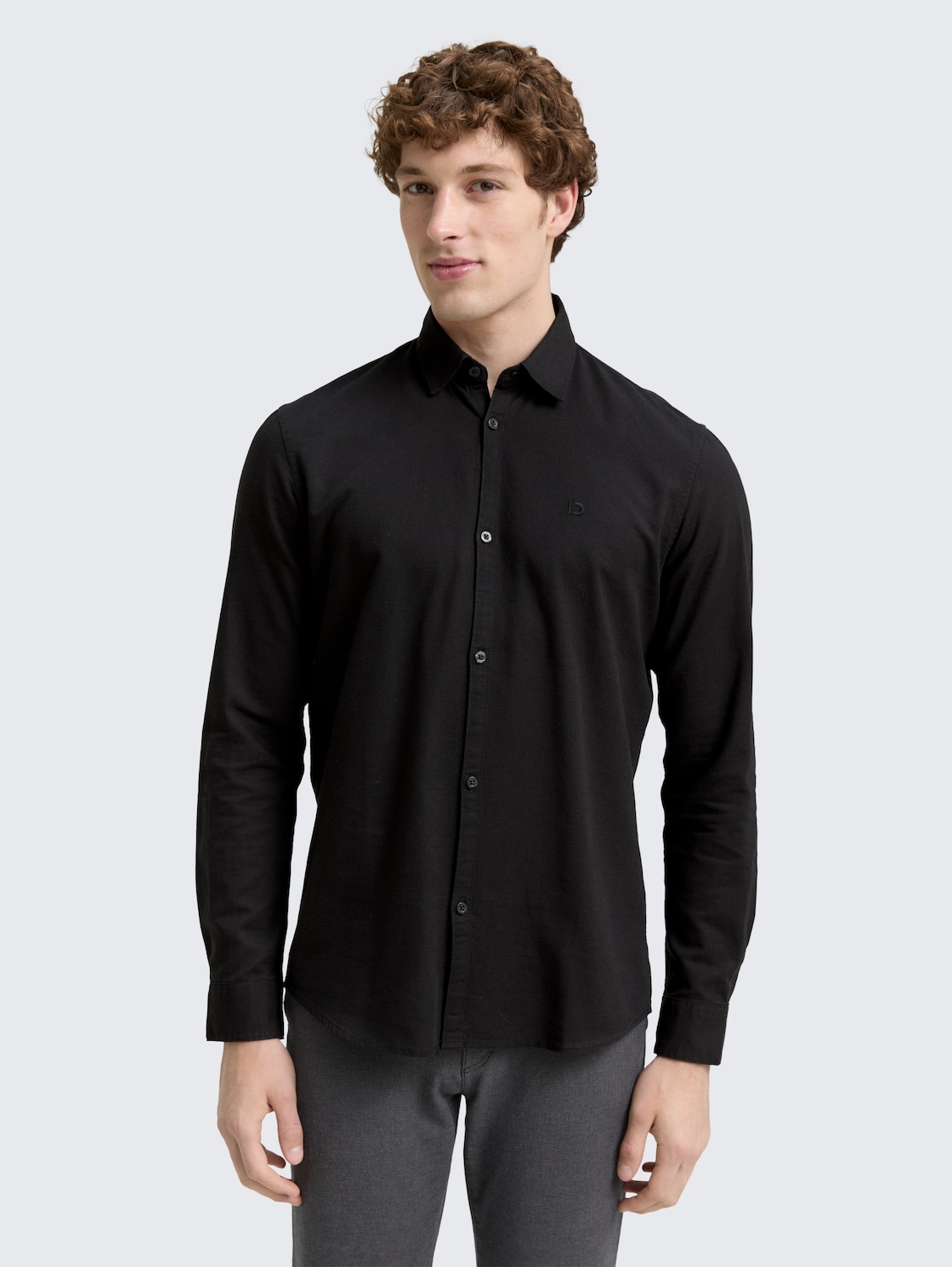 Thumbnail - TOM TAILOR DENIM Herren Regular Fit Hemd mit Logo-Stickerei, schwarz, Uni, Gr. M