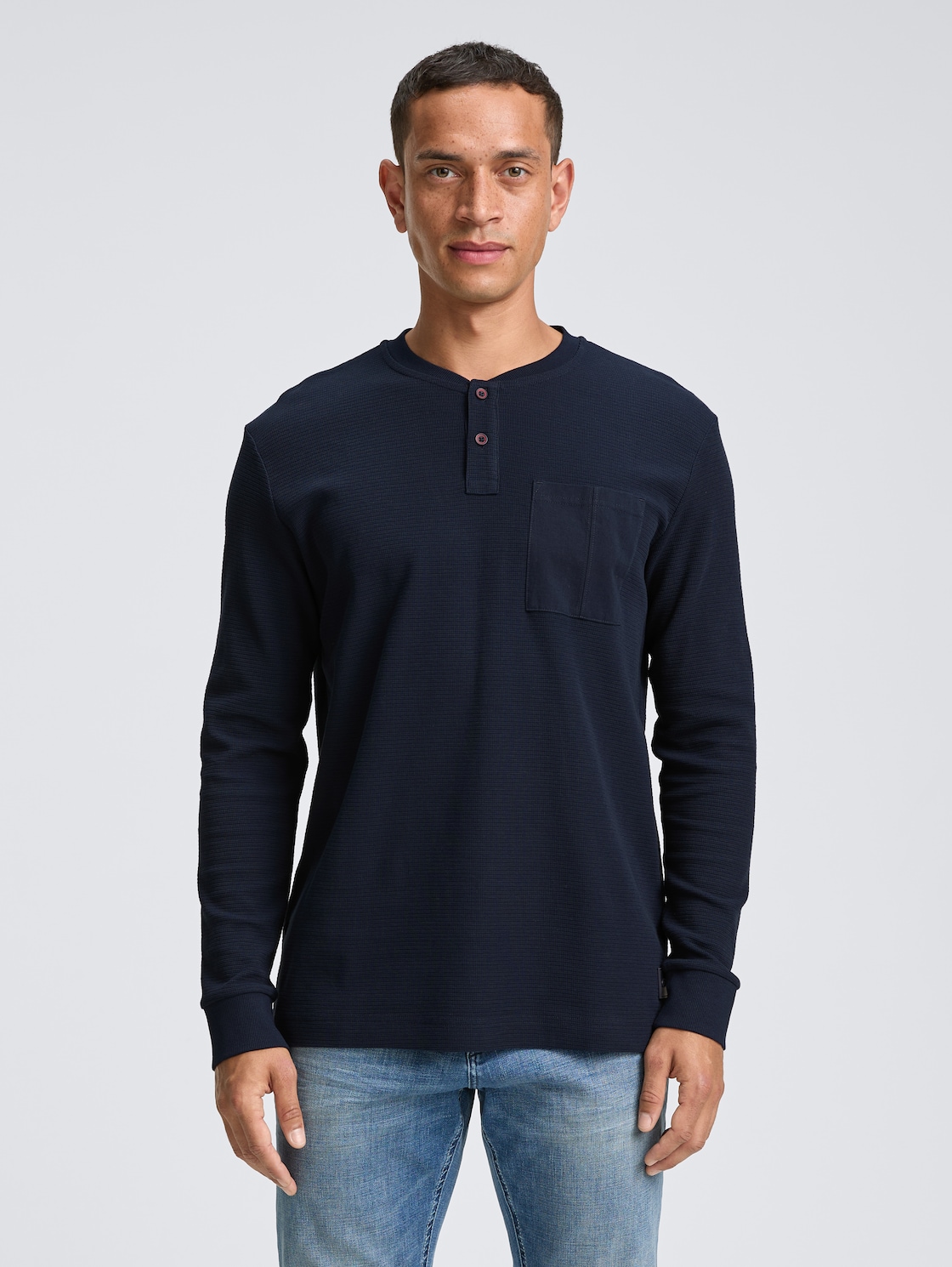 Thumbnail - TOM TAILOR Herren Ripp Henley Langarmshirt mit Brusttasche, blau, Uni, Gr. M