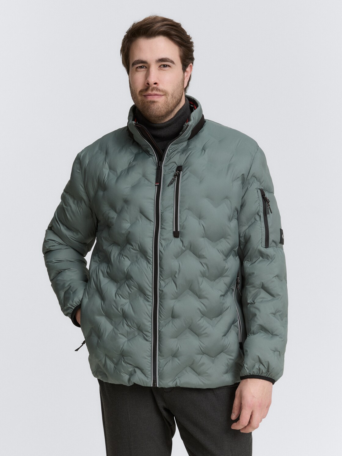 Thumbnail - TOM TAILOR Herren Plus Size - Hybrid Lightweight Steppjacke mit verstaubarer Kapuze, grün, Uni, Gr. 2XL