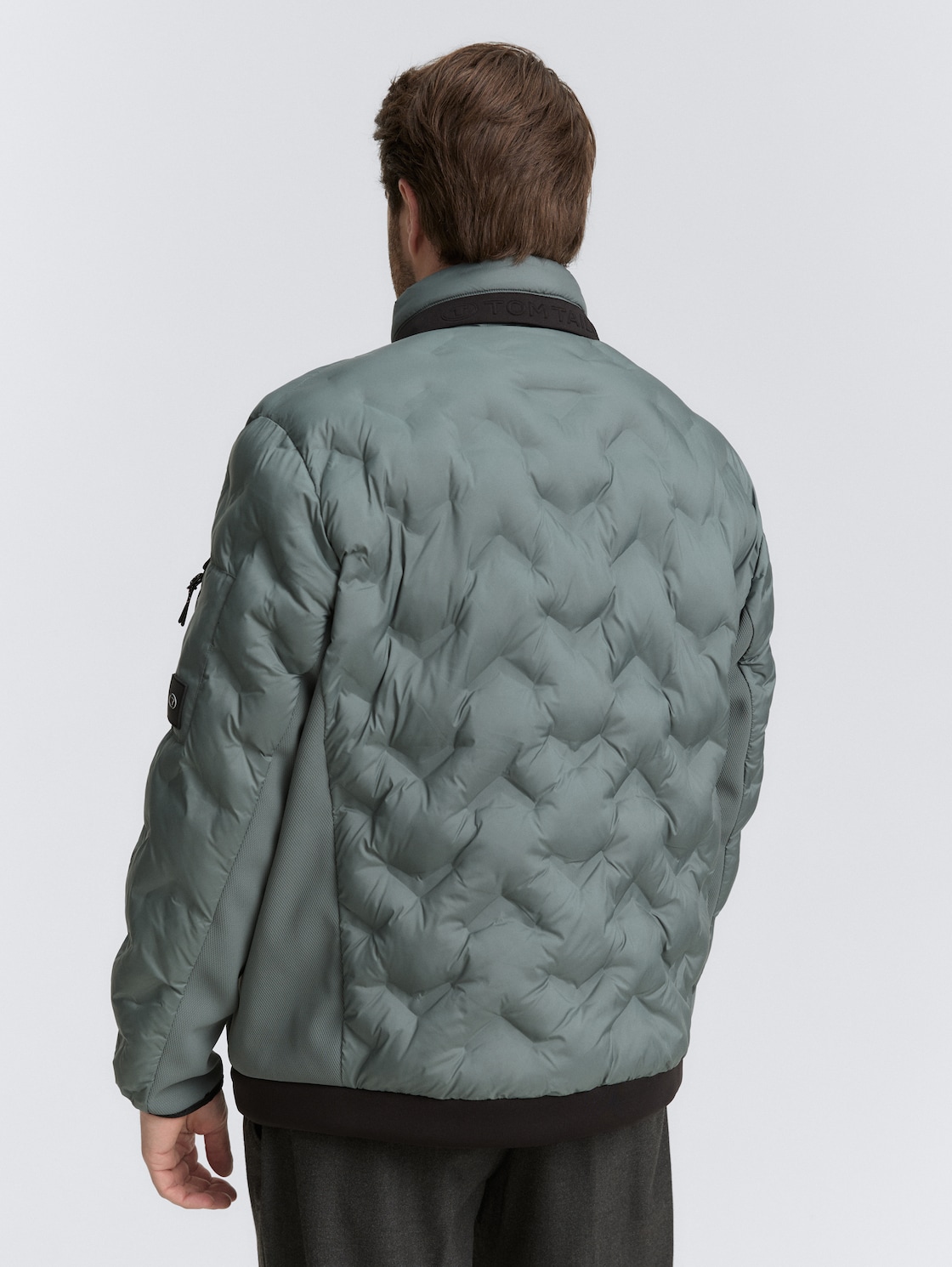 Thumbnail - TOM TAILOR Herren Plus Size - Hybrid Lightweight Steppjacke mit verstaubarer Kapuze, grün, Uni, Gr. 2XL
