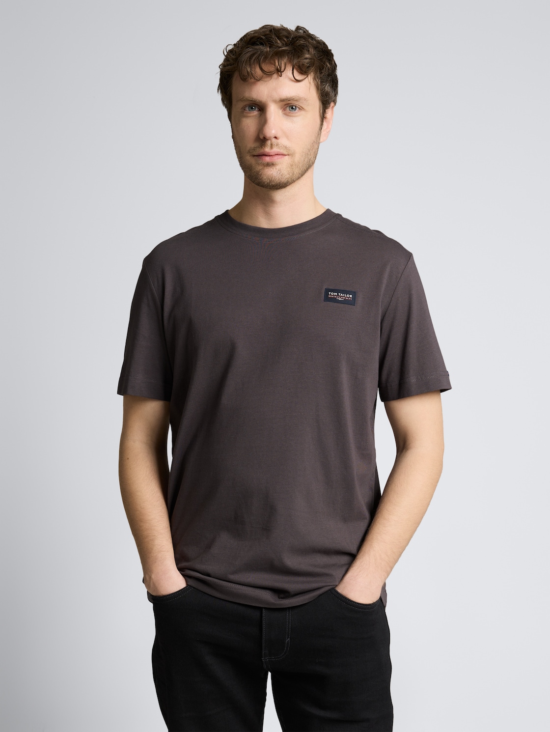 Thumbnail - TOM TAILOR Herren T-Shirt aus Baumwolle mit Logo-Badge, schwarz, Uni, Gr. M