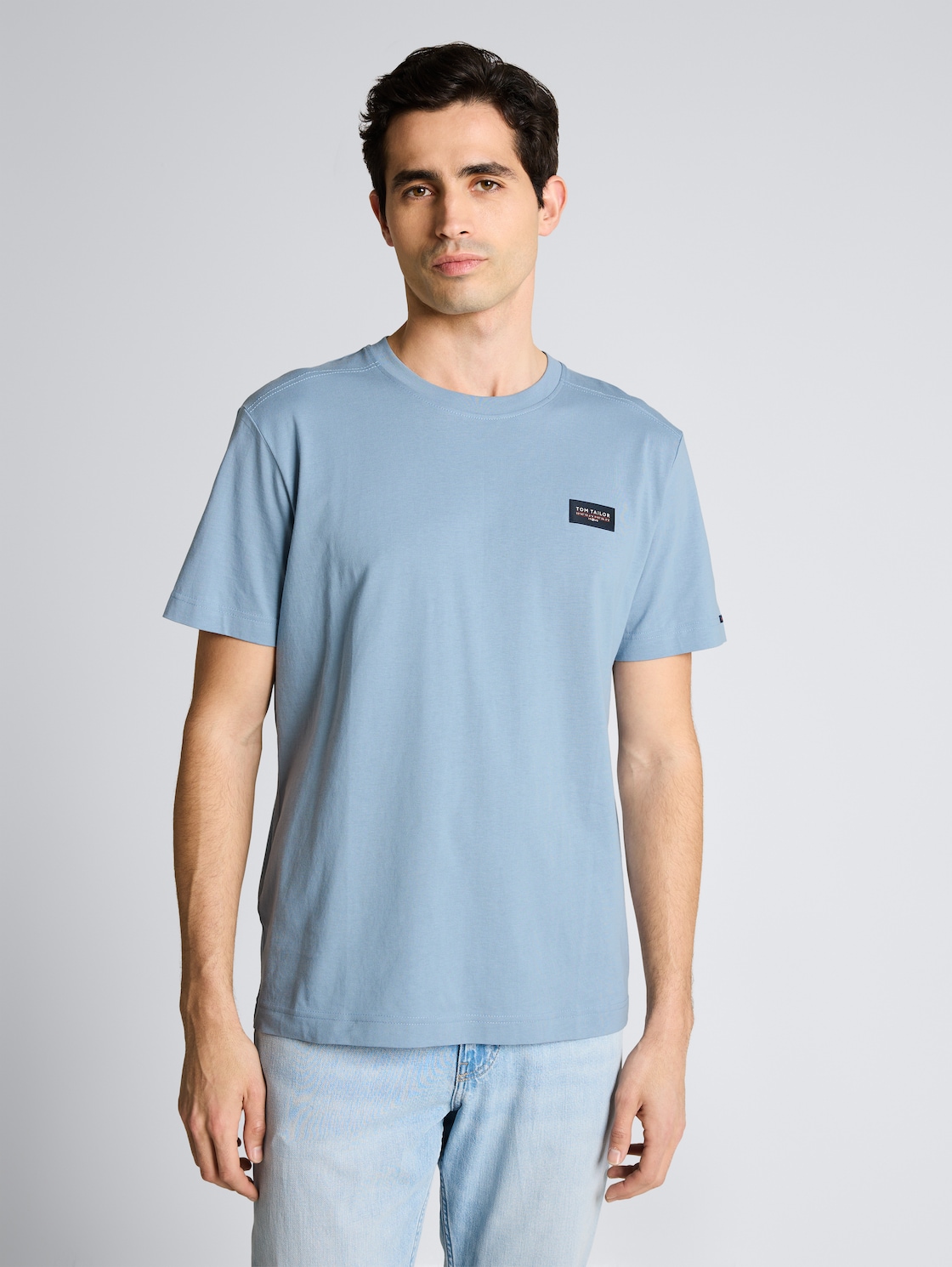 Thumbnail - TOM TAILOR Herren T-Shirt aus Baumwolle mit Logo-Badge, blau, Uni, Gr. S