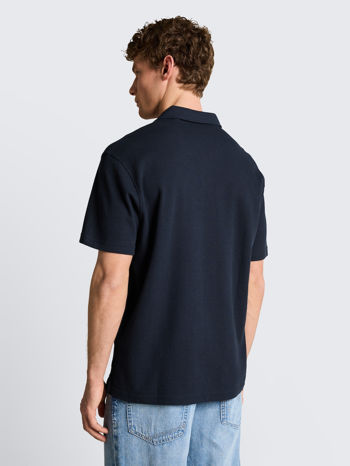 Thumbnail - TOM TAILOR DENIM Herren Relaxed Fit Resort Poloshirt mit Waffelstruktur, blau, Uni, Gr. M