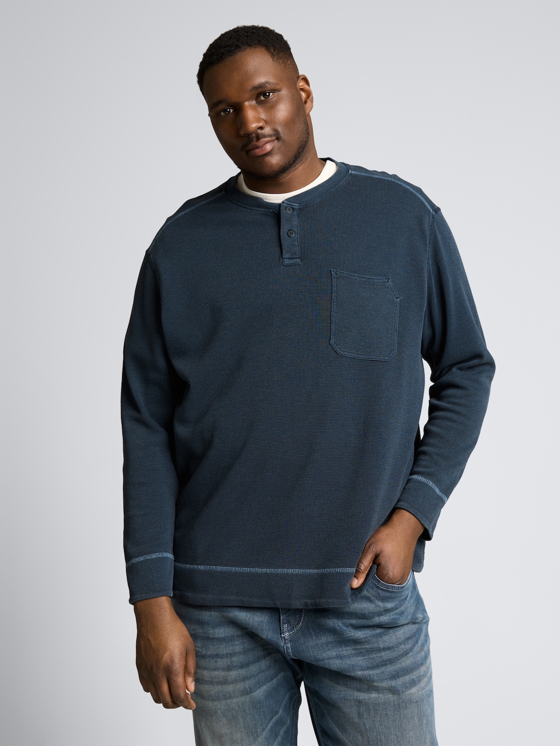 Thumbnail - TOM TAILOR Herren Plus Size - Henley Langarmshirt mit Waffelstruktur, blau, Uni, Gr. 3XL