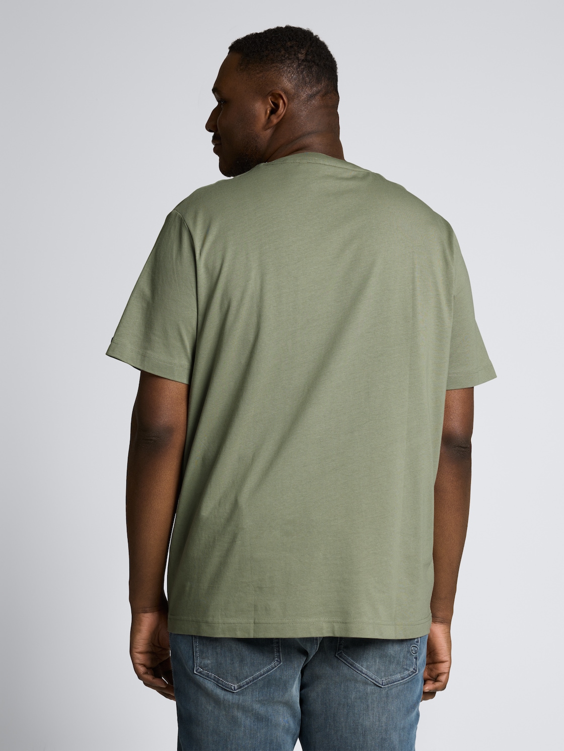 Thumbnail - TOM TAILOR Herren Plus Size - T-Shirt aus Baumwolle mit Logo-Badge, grün, Uni, Gr. 4XL