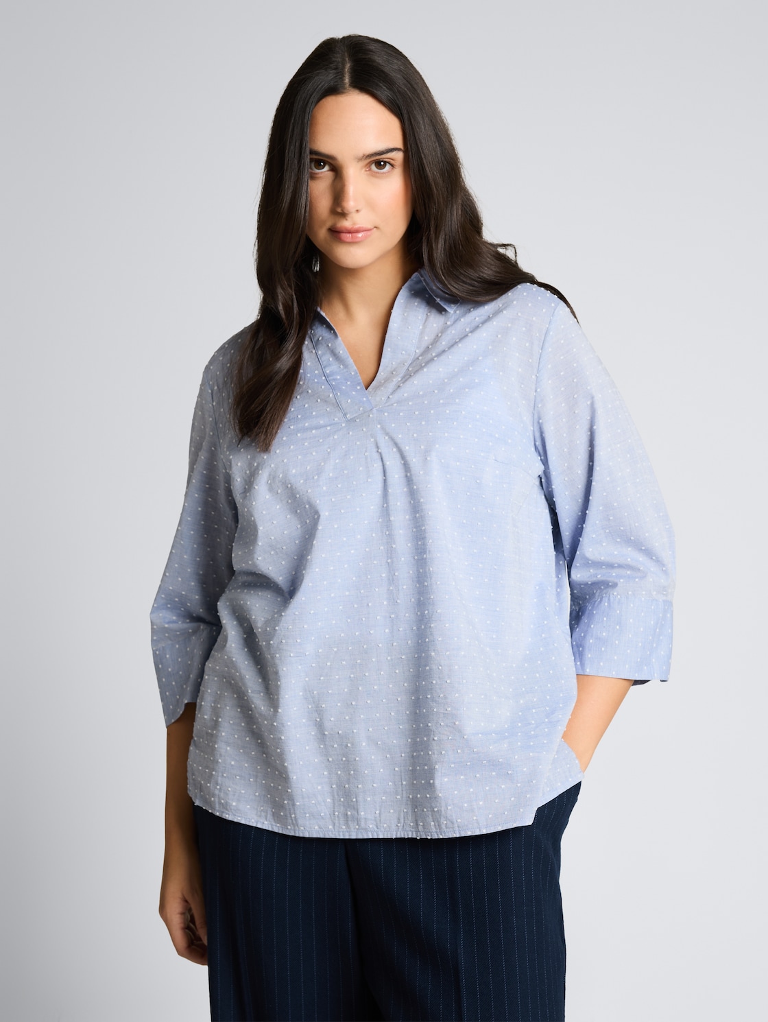 Thumbnail - TOM TAILOR Damen Plus Size - Loose Fit Bluse mit Stickerei, blau, Gepunktet, Gr. 54