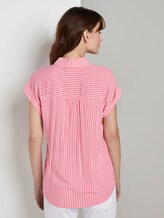 Kurzärmlige Bluse mit Kent-Kragen - Frauen - pink offwhite stripes Kurzärmlige Bluse mit Kent-Kragen - Frauen - pink offwhite stripes - 2 - TOM TAILOR