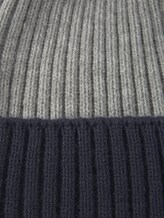 Beanie with a pompom - Men - Knit Grey Melange Beanie with a pompom - Men - Knit Grey Melange - 9 - TOM TAILOR