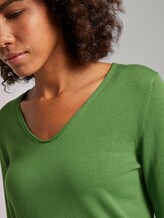 Jumper with V-neckline - Women - sundried turf green Jumper with V-neckline - Women - sundried turf green - 9 - TOM TAILOR
