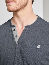 Gestreiftes Henley-Langarmshirt - Männer - navy big yarndye stripe Gestreiftes Henley-Langarmshirt - Männer - navy big yarndye stripe - 9 - TOM TAILOR