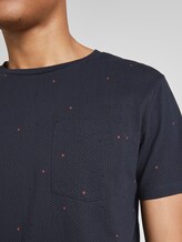 T-Shirt mit Alloverprint und Brusttasche - Männer - navy triangle print T-Shirt mit Alloverprint und Brusttasche - Männer - navy triangle print - 9 - TOM TAILOR Denim
