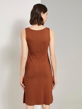 Gemustertes Kleid mit V-Ausschnitt - Frauen - Goji Orange Gemustertes Kleid mit V-Ausschnitt - Frauen - Goji Orange - 2 - TOM TAILOR