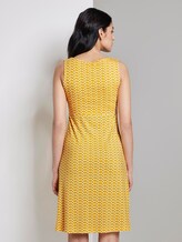 Gemustertes Kleid mit V-Ausschnitt - Frauen - yellow dot design Gemustertes Kleid mit V-Ausschnitt - Frauen - yellow dot design - 2 - TOM TAILOR