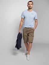 Gemusterte Cargo-Shorts mit Gürtel - Männer - beige small t design Gemusterte Cargo-Shorts mit Gürtel - Männer - beige small t design - 3 - TOM TAILOR