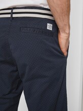 Gemusterte Josh Regular Slim Bermuda-Shorts mit Gürtel - Männer - blue dot minimal design Gemusterte Josh Regular Slim Bermuda-Shorts mit Gürtel - Männer - blue dot minimal design - 10 - TOM TAILOR