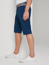 Gemusterte Josh Regular Slim Bermuda-Shorts mit Gürtel - Männer - blue minimal structure check Gemusterte Josh Regular Slim Bermuda-Shorts mit Gürtel - Männer - blue minimal structure check - 11 - TOM TAILOR