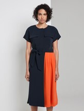 Kleid mit zweifarbigem Faltenrock - - Sky Captain Blue Kleid mit zweifarbigem Faltenrock - - Sky Captain Blue - 1 - Mine to five