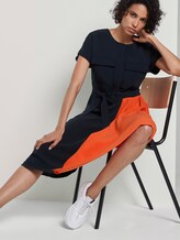 Kleid mit zweifarbigem Faltenrock - - Sky Captain Blue Kleid mit zweifarbigem Faltenrock - - Sky Captain Blue - 5 - Mine to five