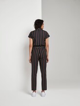 Gestreifter Jumpsuit mit Bindegürtel - Frauen - navy beige orange stripe Gestreifter Jumpsuit mit Bindegürtel - Frauen - navy beige orange stripe - 2 - Mine to five