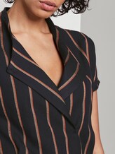 Gestreifter Jumpsuit mit Bindegürtel - Frauen - navy beige orange stripe Gestreifter Jumpsuit mit Bindegürtel - Frauen - navy beige orange stripe - 9 - Mine to five