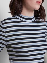 Gestreiftes T-Shirt mit Stehkragen - Frauen - navy light blue stripe Gestreiftes T-Shirt mit Stehkragen - Frauen - navy light blue stripe - 9 - TOM TAILOR Denim
