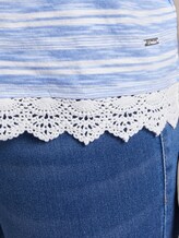 Gestreept T-shirt met gehaakte details - Vrouwen - light blue white stripe Gestreept T-shirt met gehaakte details - Vrouwen - light blue white stripe - 10 - TOM TAILOR Denim