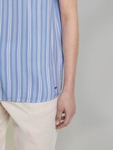 Gemustertes T-Shirt mit Cut-Out - Frauen - light blue vertical stripe Gemustertes T-Shirt mit Cut-Out - Frauen - light blue vertical stripe - 10 - TOM TAILOR Denim