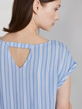Gemustertes T-Shirt mit Cut-Out - Frauen - light blue vertical stripe Gemustertes T-Shirt mit Cut-Out - Frauen - light blue vertical stripe - 9 - TOM TAILOR Denim