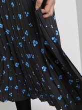 Midi Faltenrock mit Blumenprint - Frauen - black blue flower print Midi Faltenrock mit Blumenprint - Frauen - black blue flower print - 10 - TOM TAILOR Denim