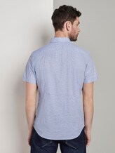 Patterned short-sleeved shirt with a chest pocket - Men - blue irregular striped design Patterned short-sleeved shirt with a chest pocket - Men - blue irregular striped design - 2 - TOM TAILOR