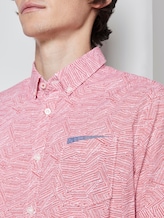 Patterned short-sleeved shirt with a chest pocket - Men - red irregular striped design Patterned short-sleeved shirt with a chest pocket - Men - red irregular striped design - 9 - TOM TAILOR