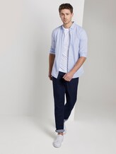 Strukturiertes Hemd mit schmalem Kent-Kragen - Männer - light blue stripe white dobby Strukturiertes Hemd mit schmalem Kent-Kragen - Männer - light blue stripe white dobby - 3 - TOM TAILOR