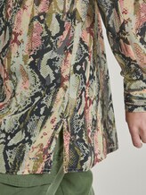 Oversize Bluse mit Schlangen-Print - Frauen - colourful snake print Oversize Bluse mit Schlangen-Print - Frauen - colourful snake print - 10 - TOM TAILOR Denim