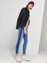 Kurzer Cardigan mit V-Ausschnitt - Frauen - Dusty Taupe Kurzer Cardigan mit V-Ausschnitt - Frauen - Dusty Taupe - 3 - TOM TAILOR