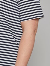 Curvy - Gestreiftes T-Shirt mit Kontrastblende - Frauen - navy stripe Curvy - Gestreiftes T-Shirt mit Kontrastblende - Frauen - navy stripe - 10 - My True Me