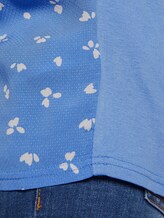 Gemustertes T-Shirt aus Materialmix - Frauen - light blue flower print Gemustertes T-Shirt aus Materialmix - Frauen - light blue flower print - 10 - My True Me