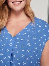 Gemustertes T-Shirt aus Materialmix - Frauen - light blue flower print Gemustertes T-Shirt aus Materialmix - Frauen - light blue flower print - 9 - My True Me