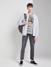 Gestreiftes T-Shirt mit Print - Männer - grey yarn dye stripe Gestreiftes T-Shirt mit Print - Männer - grey yarn dye stripe - 3 - TOM TAILOR Denim