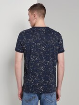 T-shirt with an all-over print - Men - navy blue white splashes print T-shirt with an all-over print - Men - navy blue white splashes print - 2 - TOM TAILOR Denim