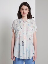 Printed shirt with a buttoned yoke - Women - off white letter print Printed shirt with a buttoned yoke - Women - off white letter print - 1 - TOM TAILOR Denim