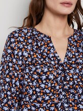 Blouse with turn-up details - Women - navy floral design Blouse with turn-up details - Women - navy floral design - 9 - TOM TAILOR