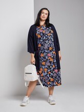Fließendes Basic Midi-Kleid - Frauen - colorful blue flower print Fließendes Basic Midi-Kleid - Frauen - colorful blue flower print - 3 - My True Me